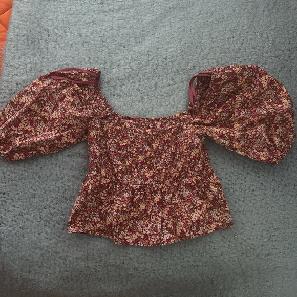 Elegant Floral Puff Sleeve Blouse - Picture 3 of 3